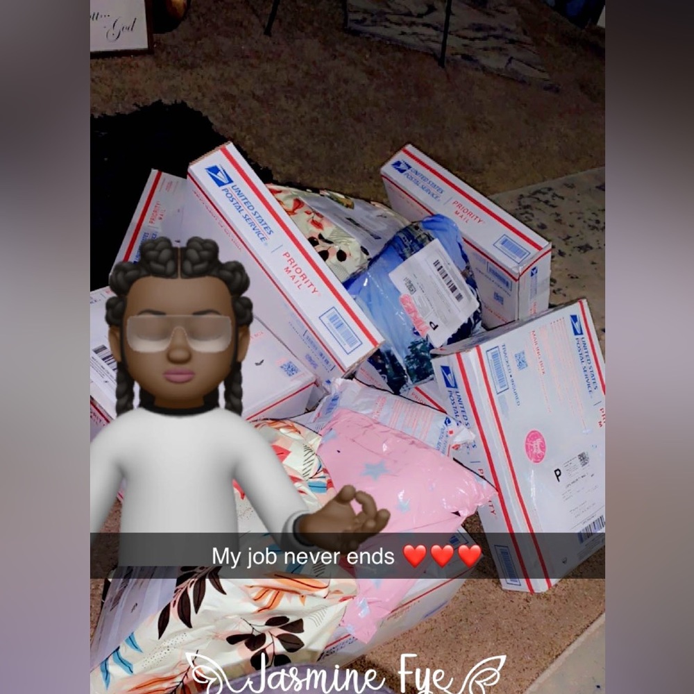 Follow me on face📕 !Meet ur Posher Fye22 in my live shows 🍍🍇🫐like to be notified